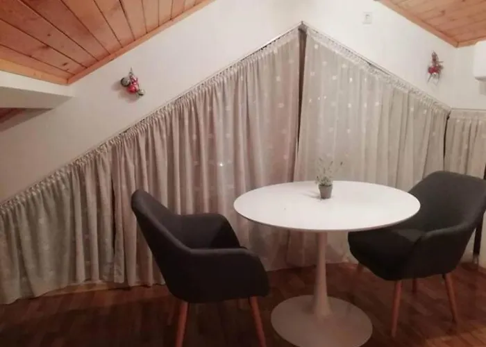 Loft Apartment-rose דירה